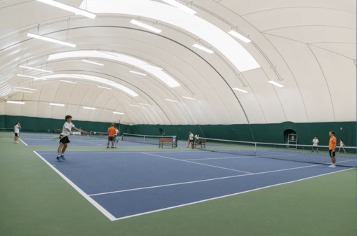 instalaciones campamento verano tenis inglaterra